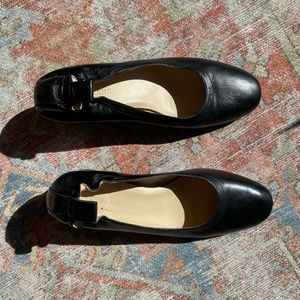 Pump with moderate heel